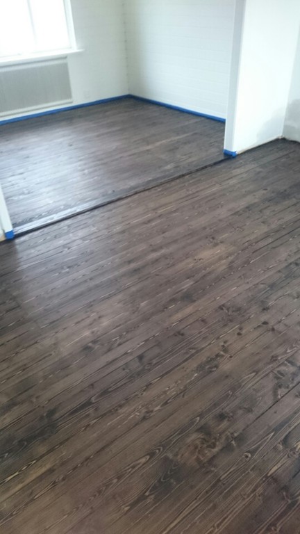 Golvslipning mörk ytbehandling trägolv